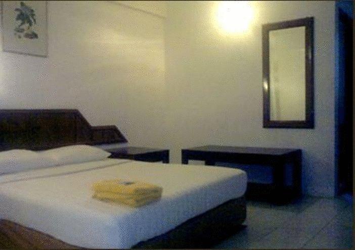 Palace Inn Miri Zimmer foto
